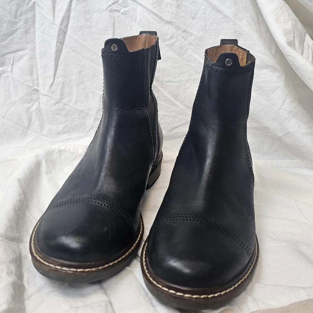 OluKai Men's Leather Makaloa Chukka Chelsea Black Boots 8.5 READ DESCR. Flaw‎